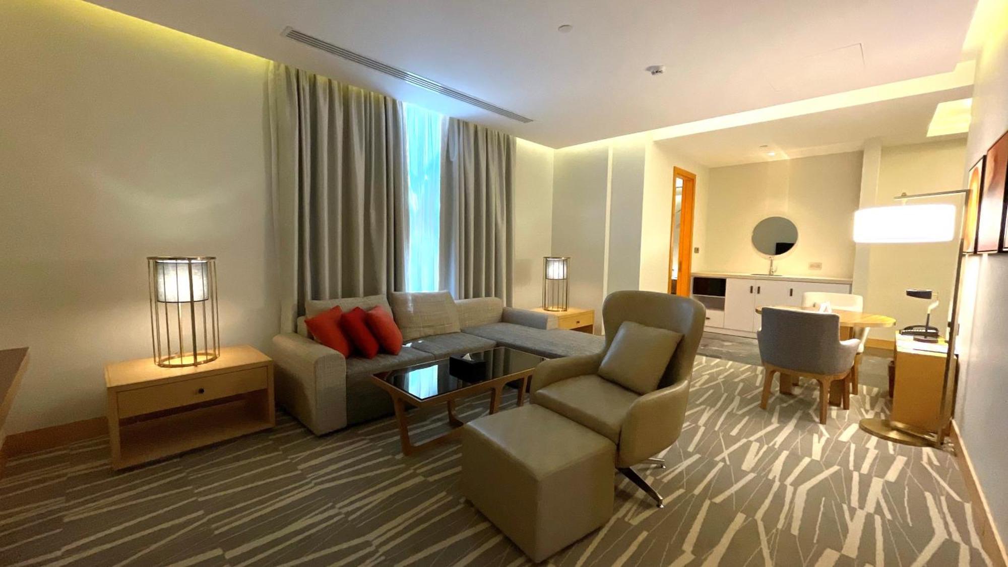 Ramada Hotel & Suites By Wyndham Al Qassim Al Bukayriah Exterior foto A suite at the hotel