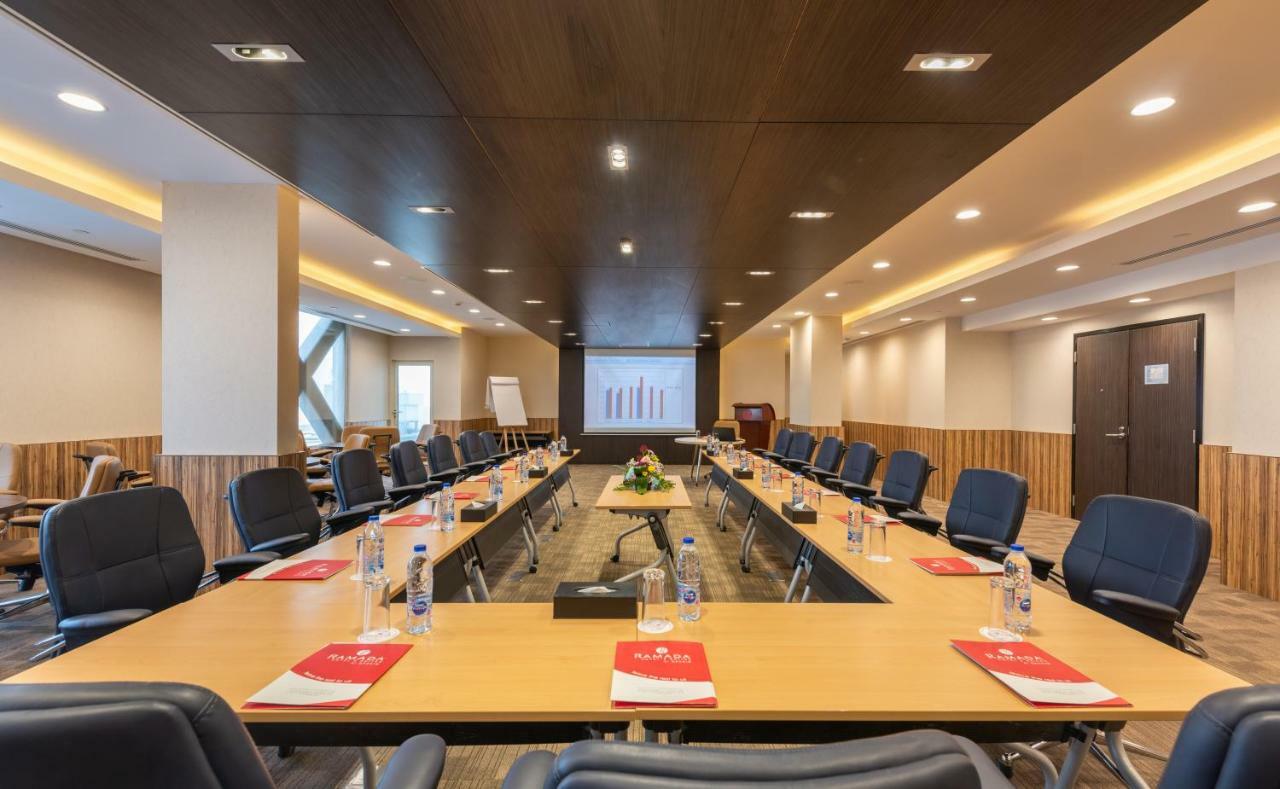 Ramada Hotel & Suites By Wyndham Al Qassim Al Bukayriah Exterior foto Meeting room
